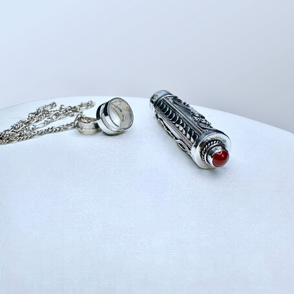 🌺Vintage Sterling & Carnelian Bottle/Vial Necklace - Picture 5 of 10